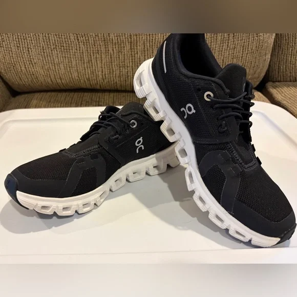 On Cloud 6 Sneakers - Picture 11 of 15